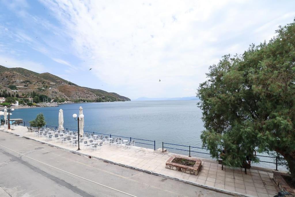 κοράλι, παραλία λίμνης Límni